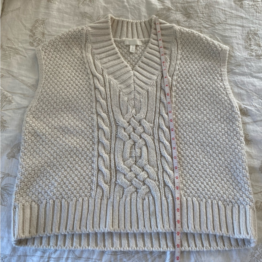 H&M Bloggers Favorite Sweater Vest - Picture 7 of 9